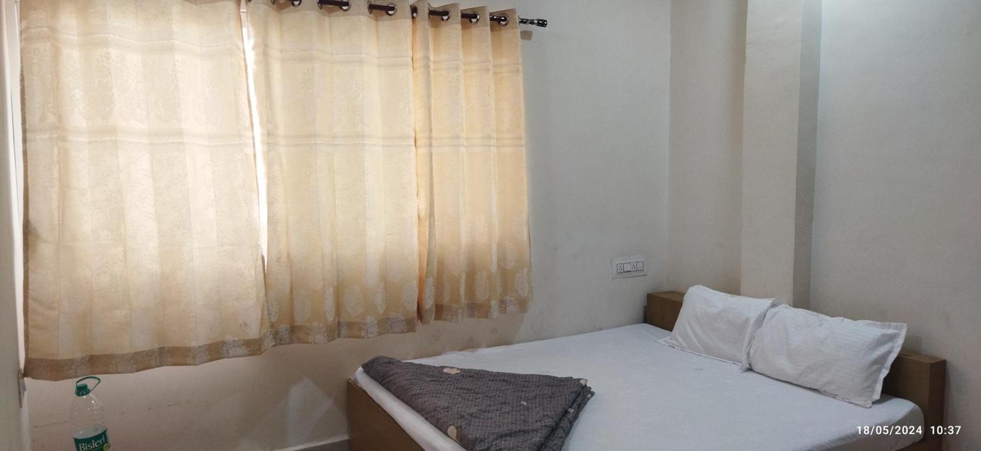 Shree Gajlaxmi Hotel Walking Distance From Mahakaleswar Ujjain Exterior foto